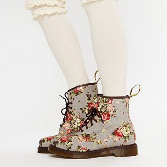 NEW Dr. Martens Castel GREY VICTORIAN FLOWERS - Picture 3 of 6